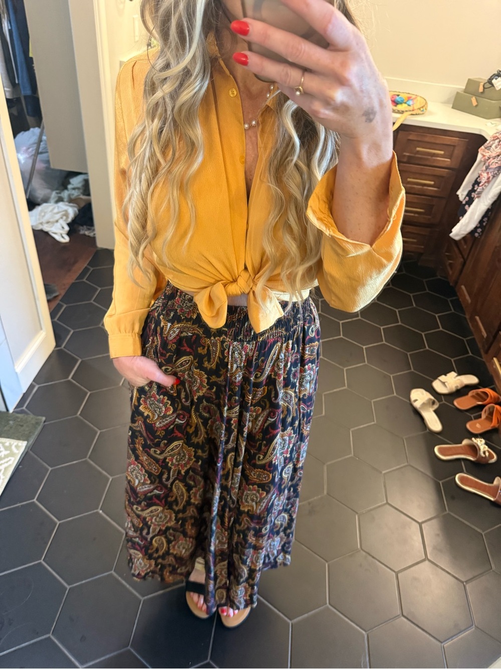 Vintage paisley maxi skirt + mustard satin blouse outfit 🖤